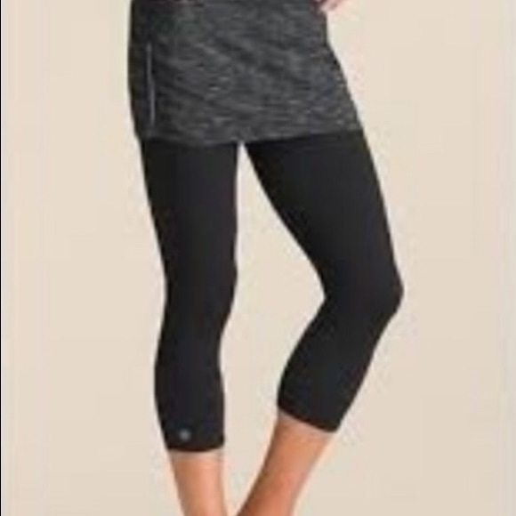 Athleta Pants - Athleta Aurora Contender 2 in 1 Capri Skirt Small